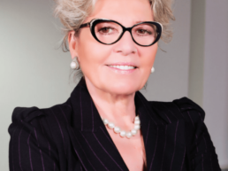 Viviana Cattaneo, CEO di Saturn Over, durante un’intervista sul nuovo modello di business basato sull’outsourcing.