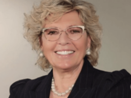 Viviana Cattaneo, amministratrice delegata di Saturn Over, ritratta durante la presentazione del ruolo vincente dell’outsourcing nei nuovi modelli di business.